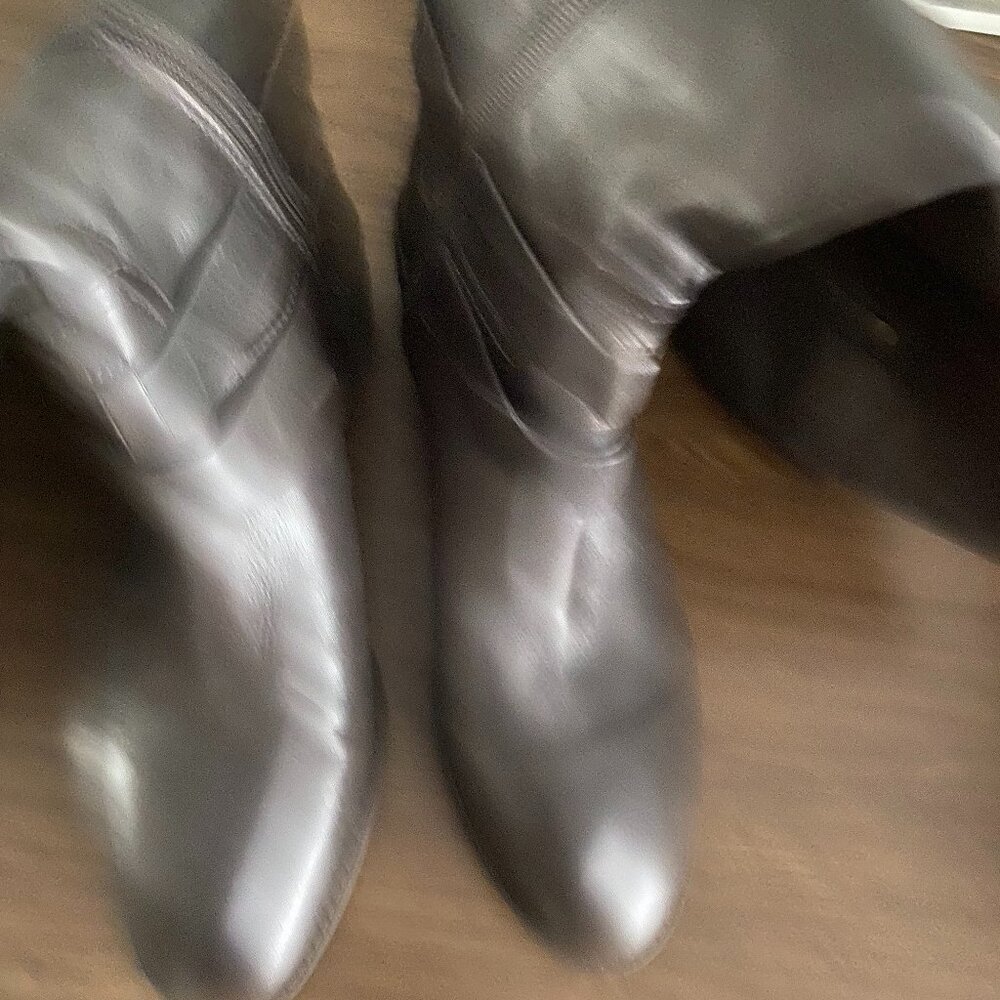 Ladies 10M Boots by Vince Camuto